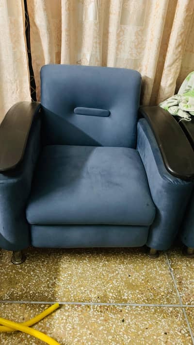 5 seater sofa set in Excellent condition wood mix with valvet cushions