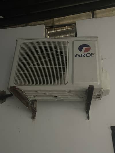 Gree 1.5 in white colour