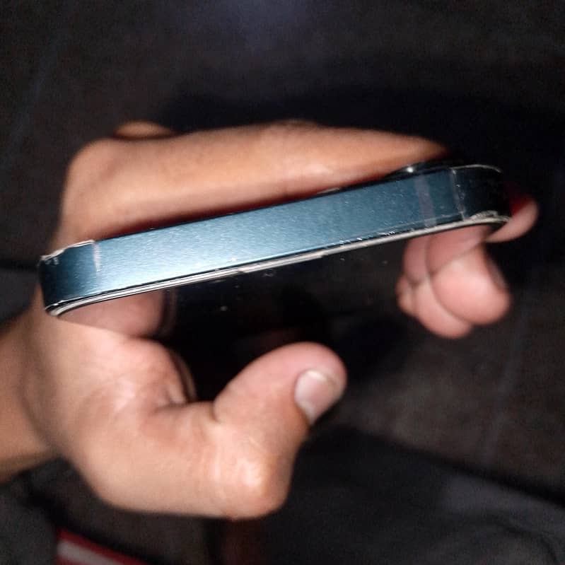 Apple iPhone 13 4