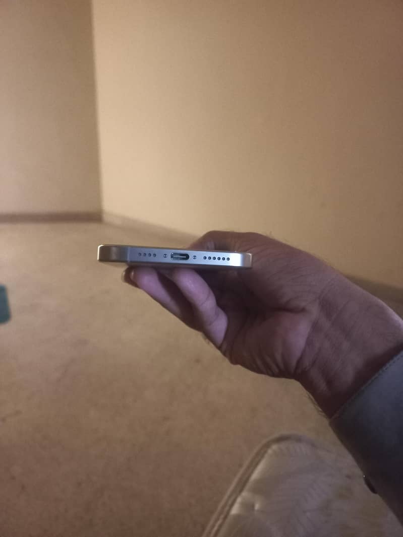 Apple iPhone 16 Pro Max 3