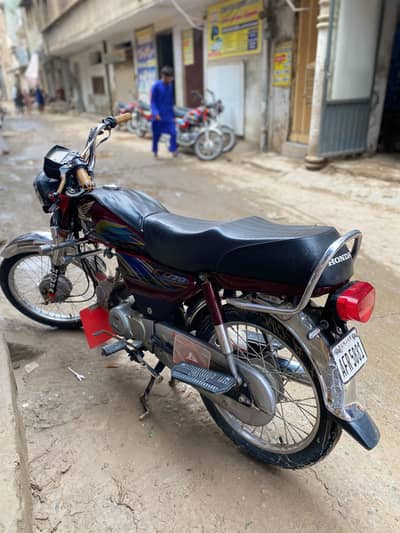 Honda CD 70 (red) for sale