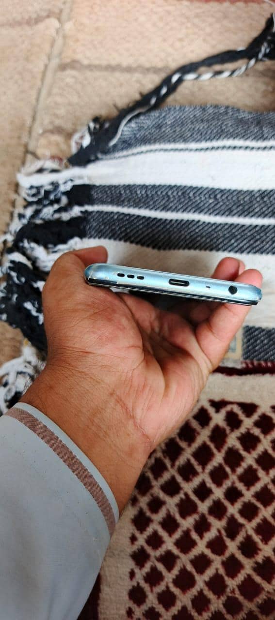 OPPO A76 1