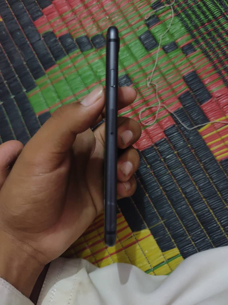 Apple iPhone 8 3