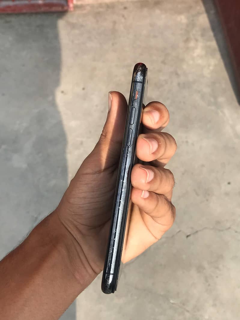 Apple iPhone X 3