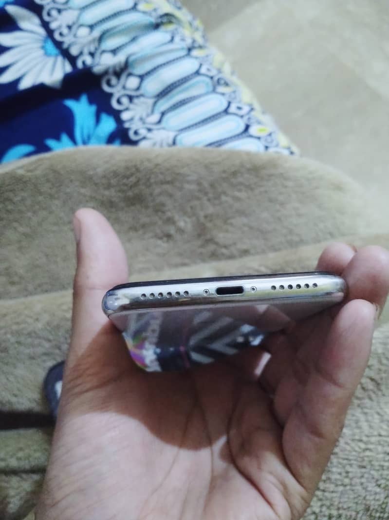 Apple iPhone X 3