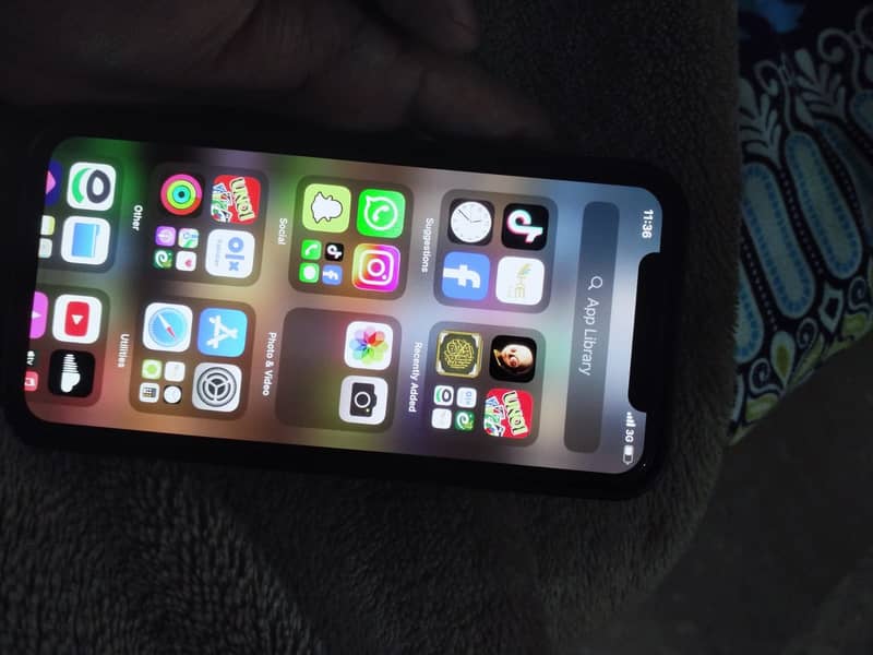 Apple iPhone X 4
