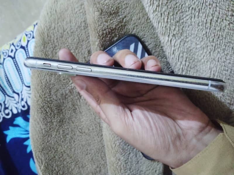Apple iPhone X 6