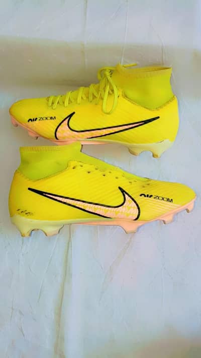 Football shoes