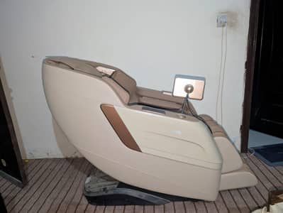 Used  Zero healthcare massage chair ( essence )