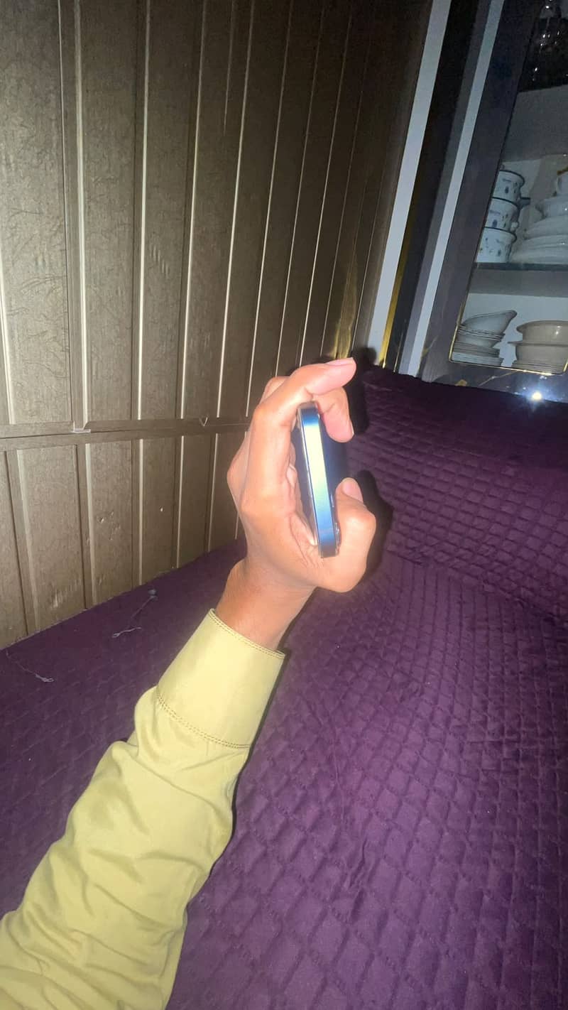 Apple iPhone 13 5