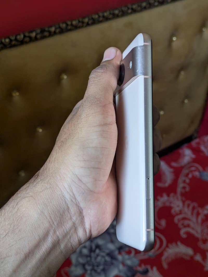 Google Pixel 8 4