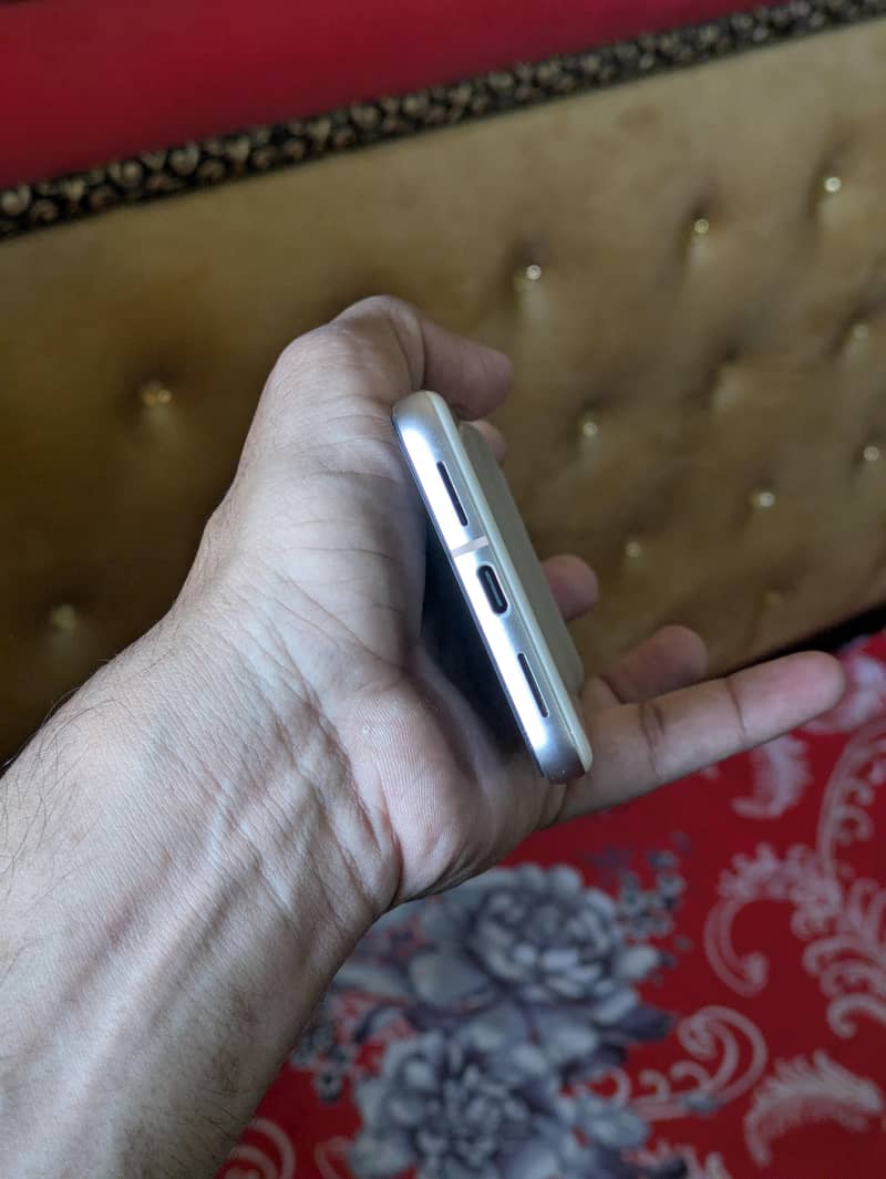 Google Pixel 8 5