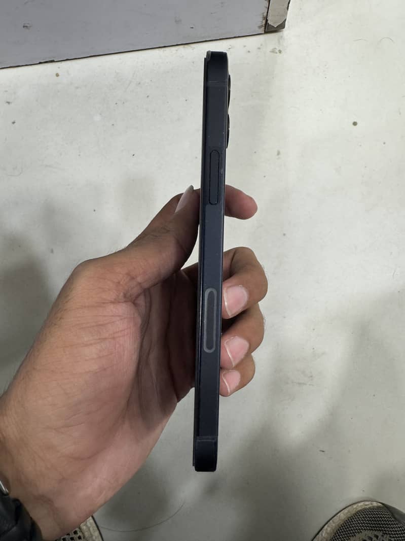Apple iPhone 12 1