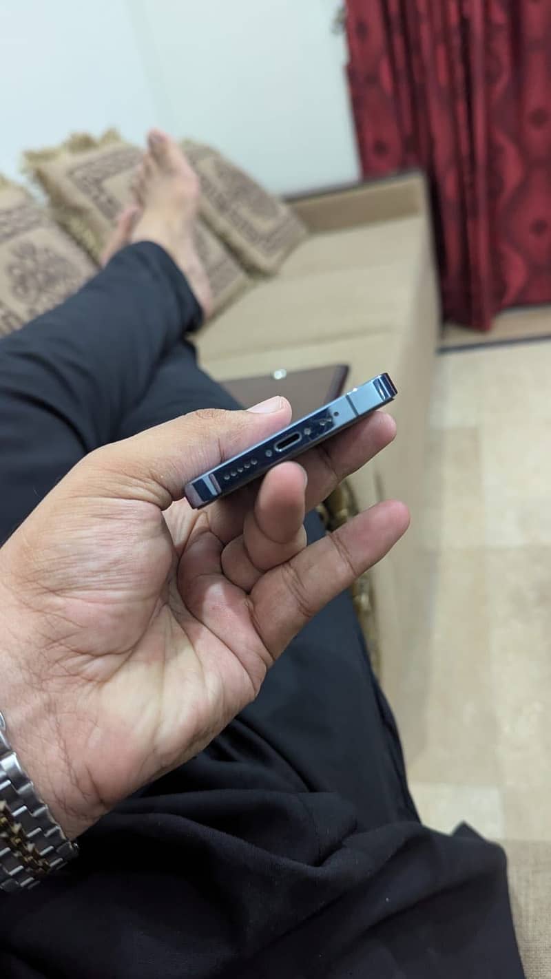 Apple iPhone 13 Pro 2