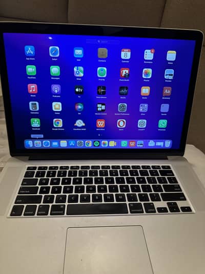 MacBook Pro, Mid 2015 Glowing apple logo Core i7