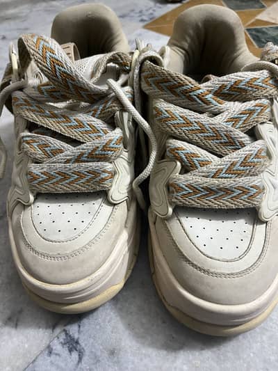 Beige retro star sneakers size uk /10 us good condition