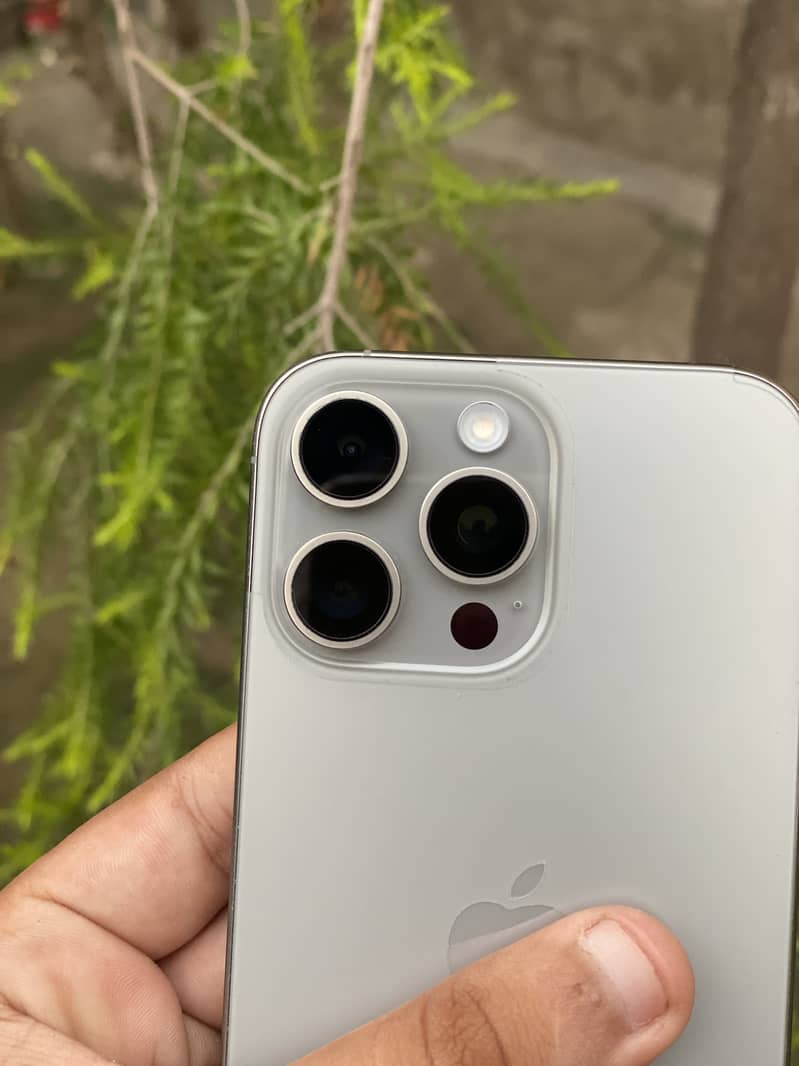 Apple iPhone 16 Pro Max 0