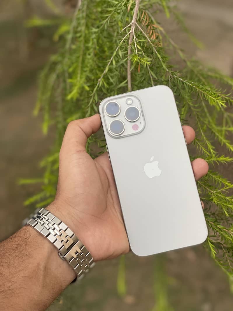 Apple iPhone 16 Pro Max 5