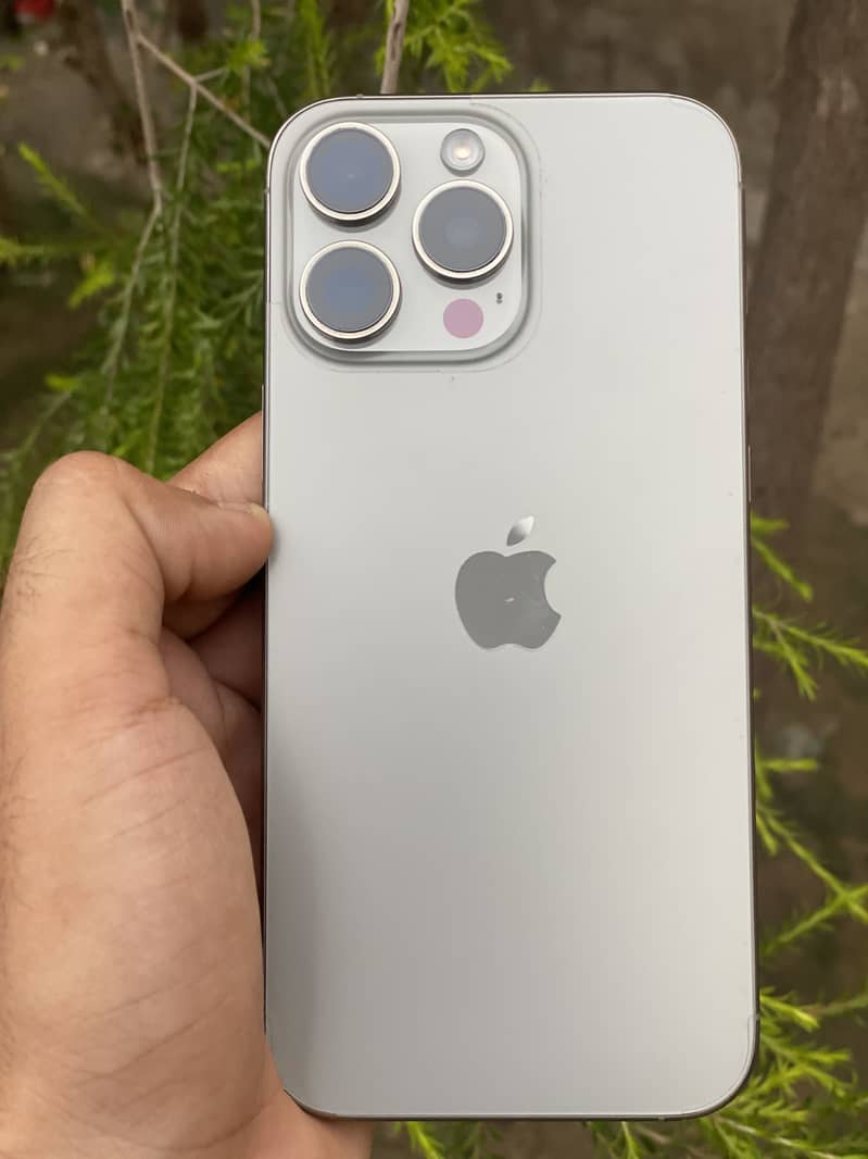 Apple iPhone 16 Pro Max 7