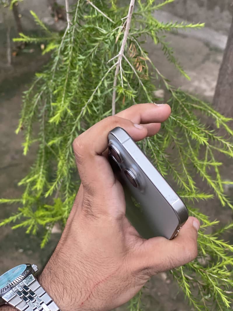 Apple iPhone 16 Pro Max 8