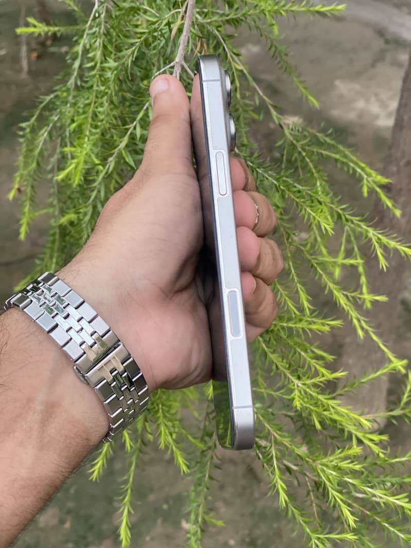 Apple iPhone 16 Pro Max 10