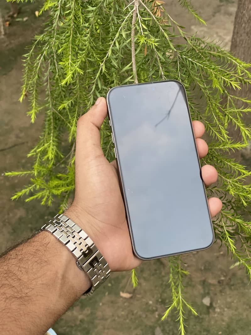 Apple iPhone 16 Pro Max 12