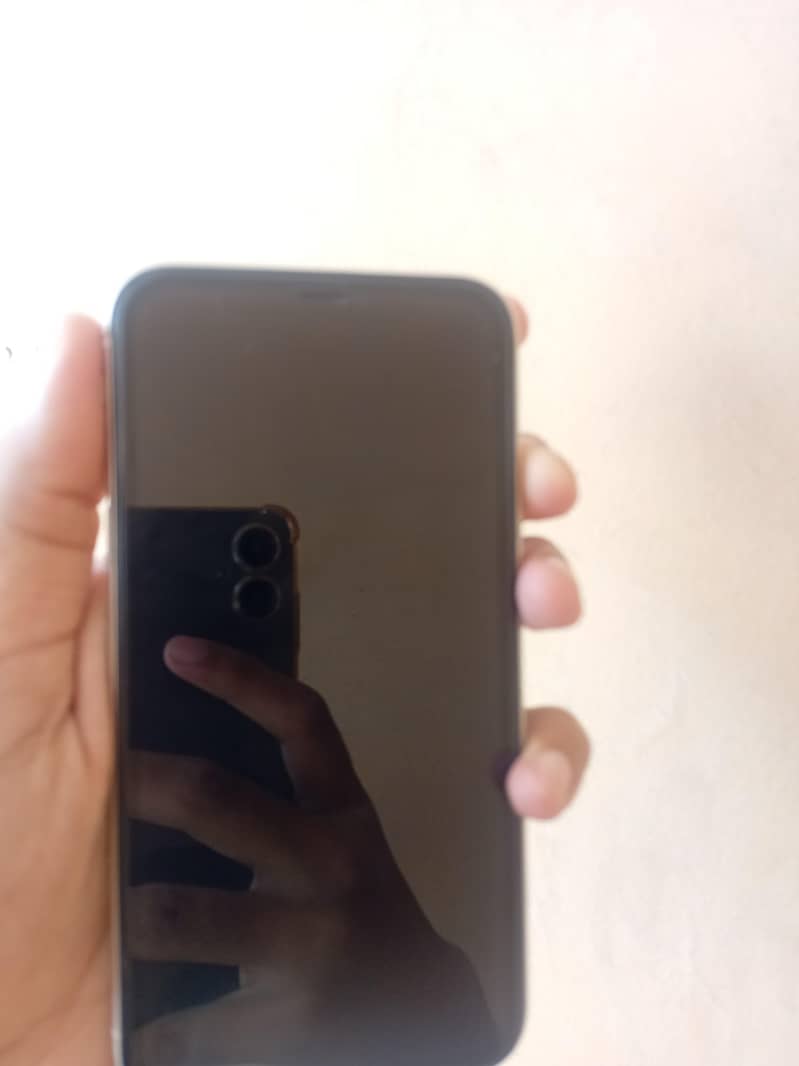 Apple iPhone 11 3