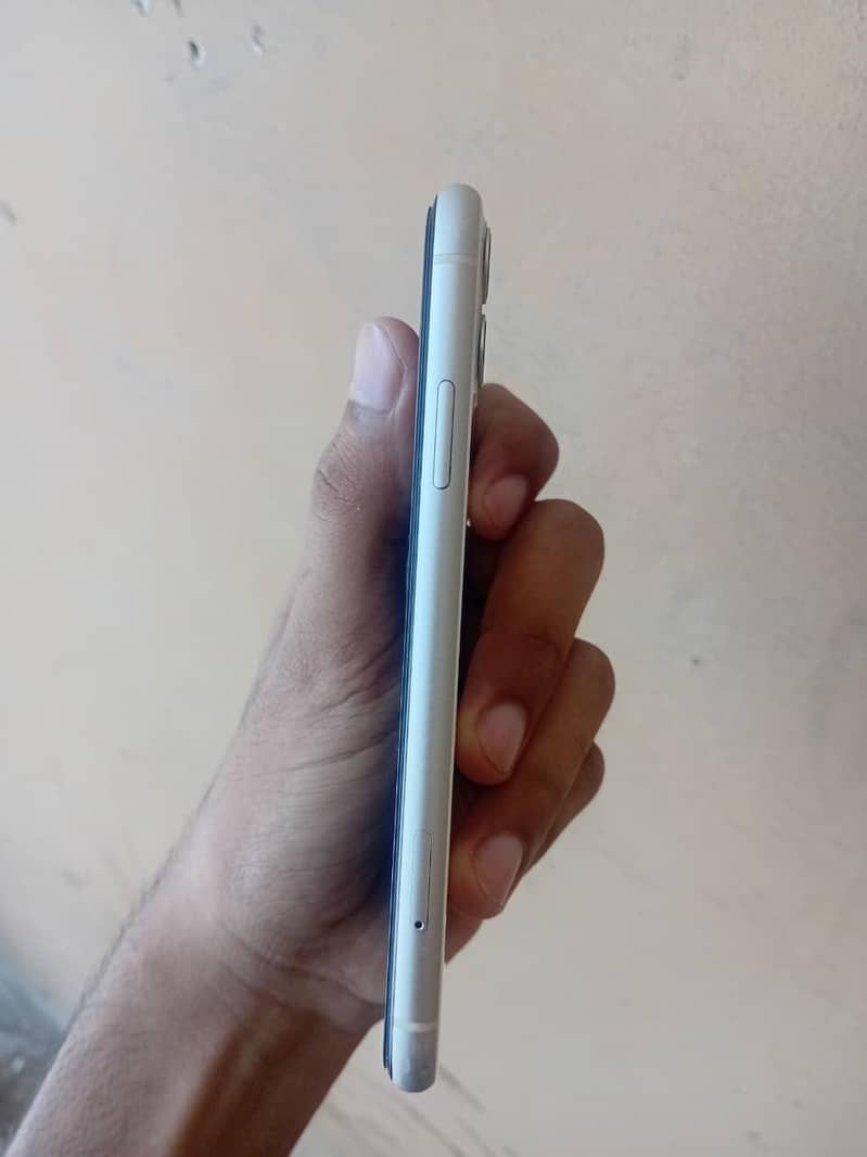 Apple iPhone 11 7