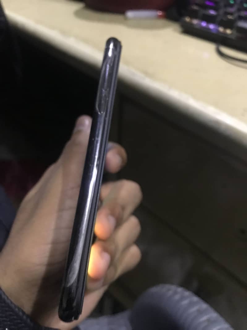 Apple iPhone X 4