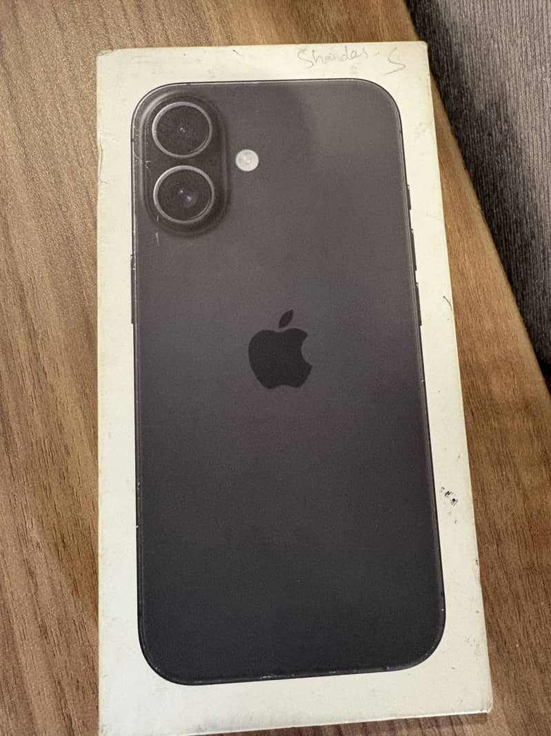 Apple iPhone 16 4
