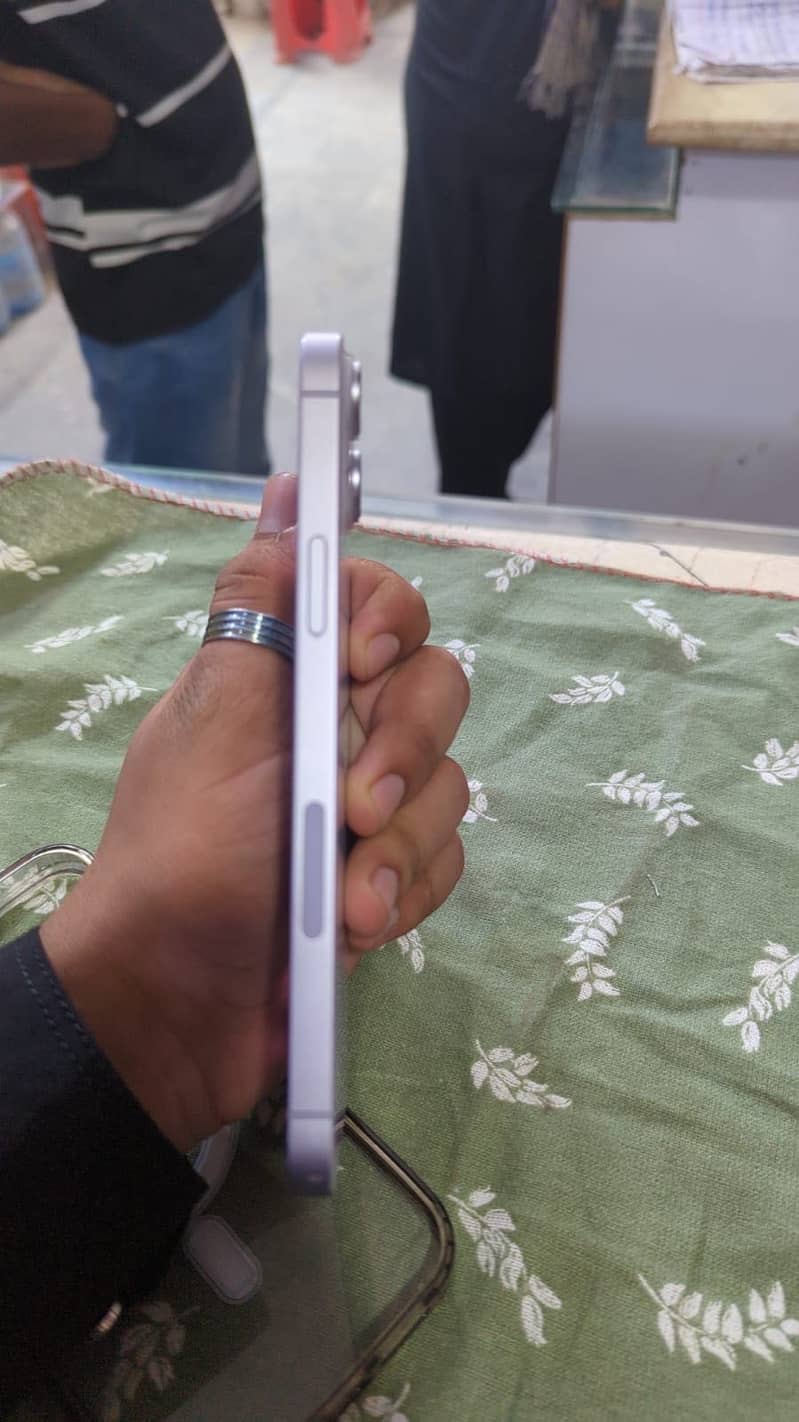 Apple iPhone 14 plus 3
