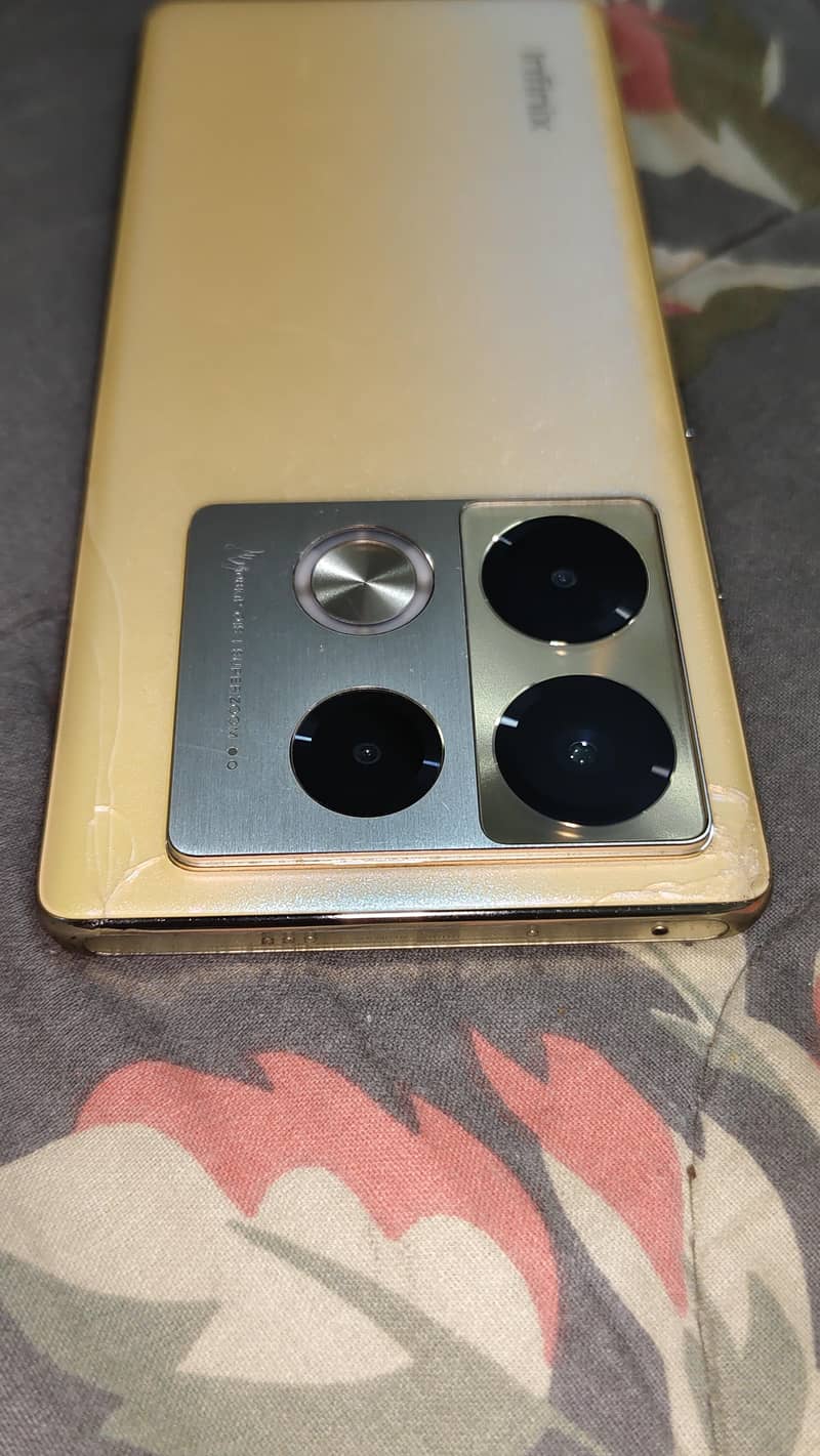 Infinix Note 40 Pro 3