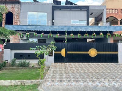 BEAUTIFUL 10 MARLA HOUSE FOR SALE