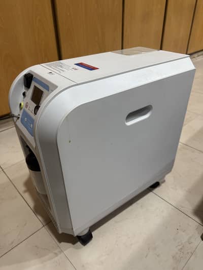 10 Litre Oxygen Concentrator | Only 25 Hours Used | Complete with Box