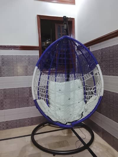 yeh chair thori si damage ha Baki sab sai ha