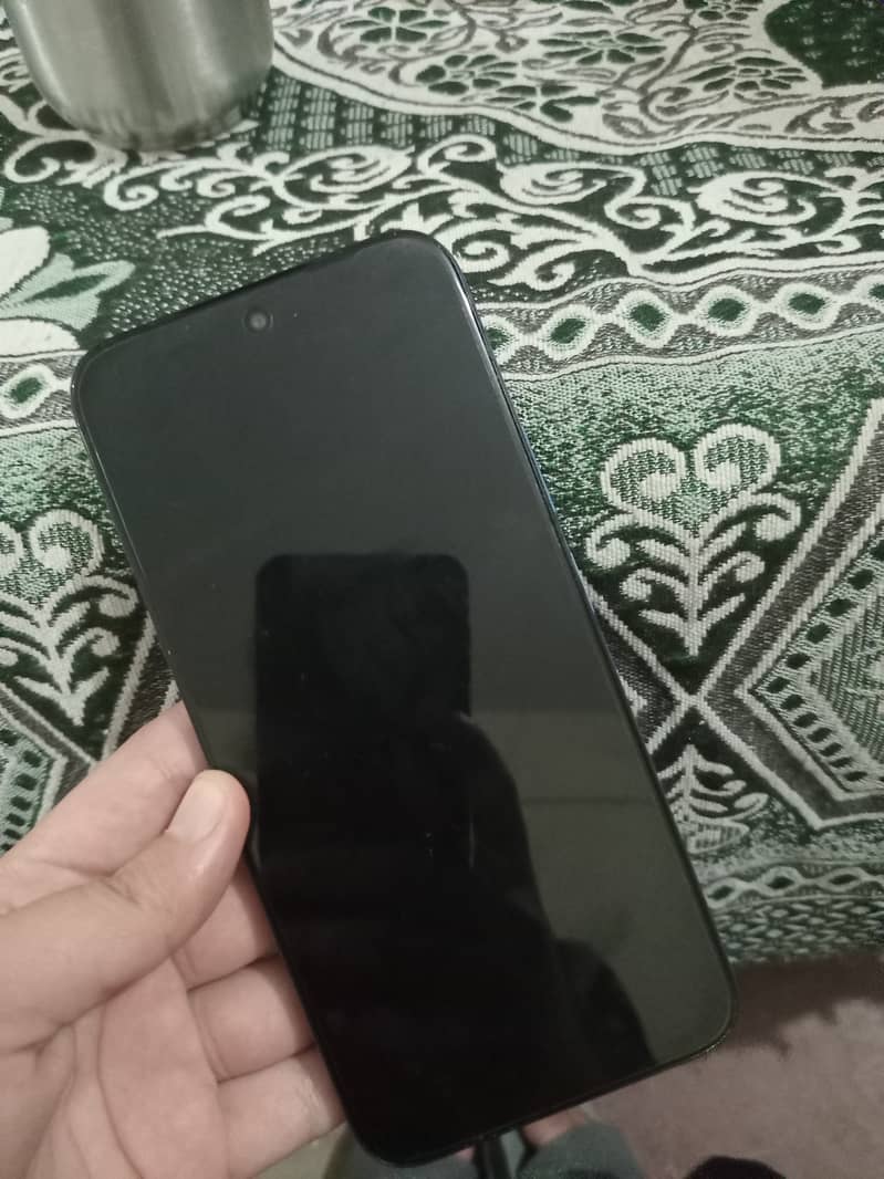 Realme C85 1