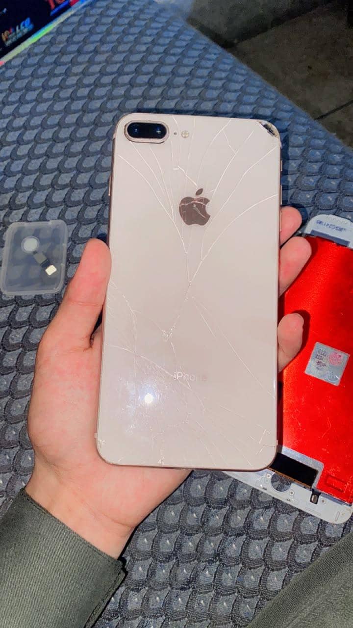 Apple iPhone 8 Plus 2