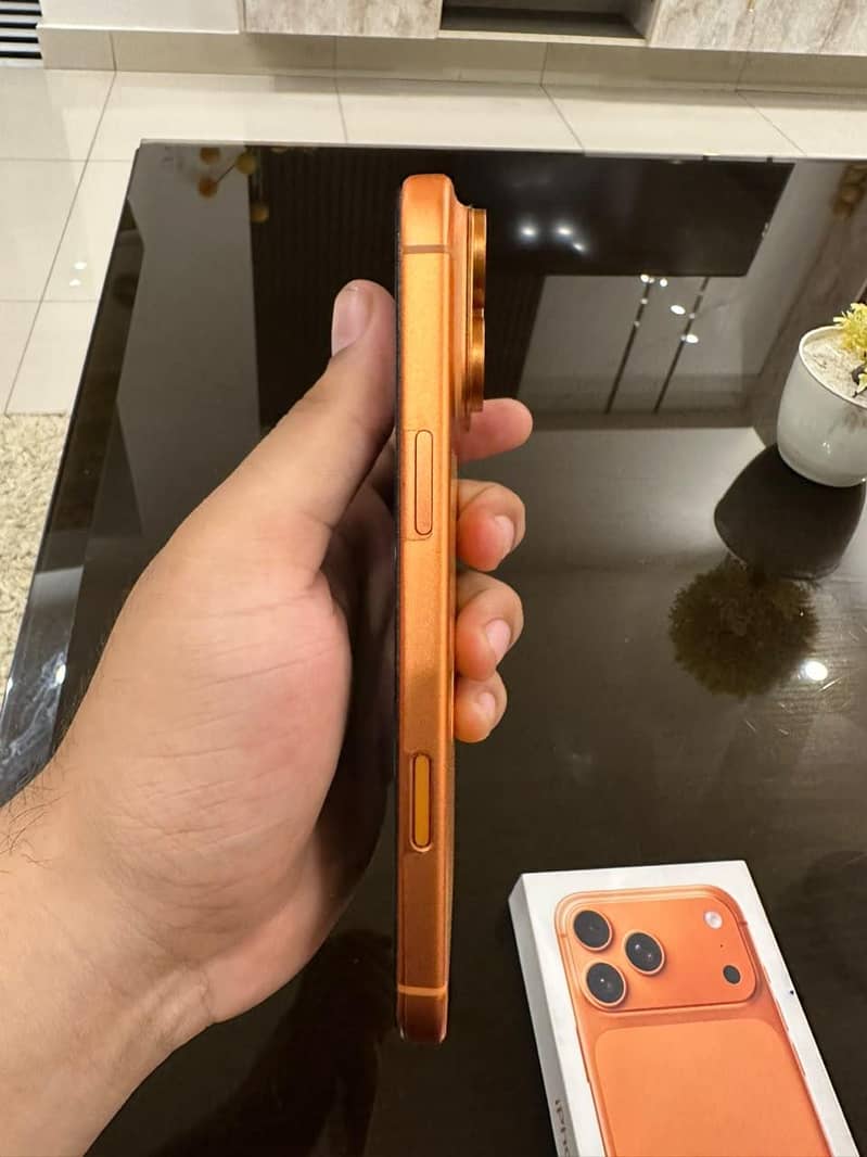 Apple iPhone 17 Pro Max 2