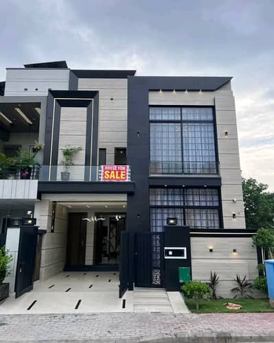 5 Marla Luxury House is Available for Rent in Bahria Town Lahore