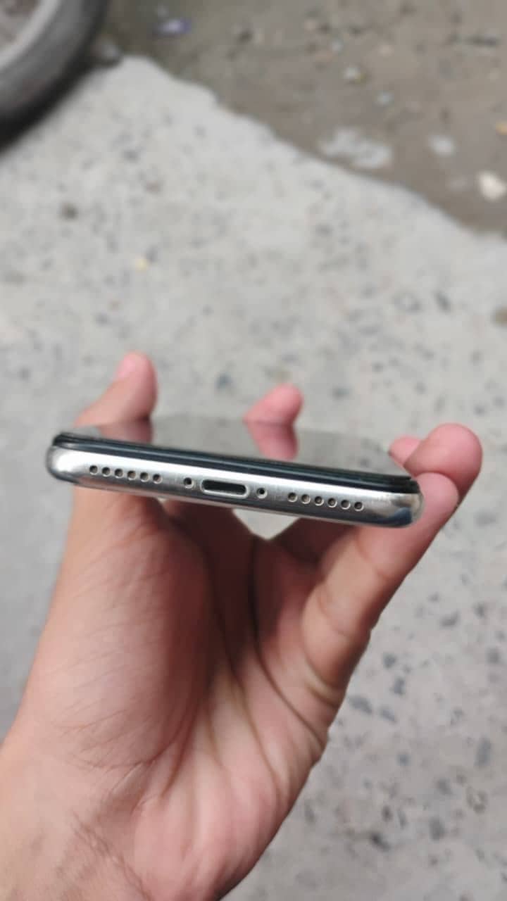 Apple iPhone X 3