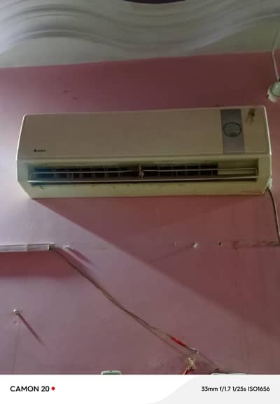 gree 1 ton ac bilkul ok chal raha running condition me hai. .