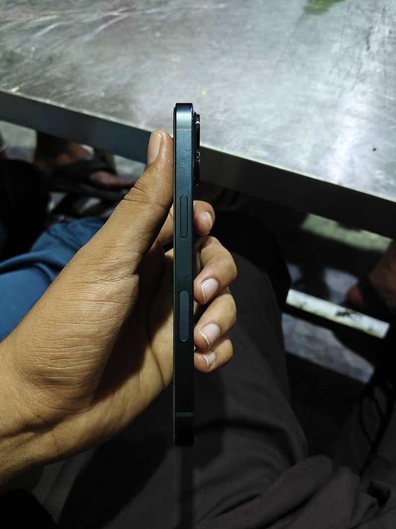 Apple iPhone 13 2