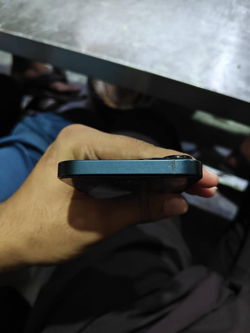 Apple iPhone 13 4