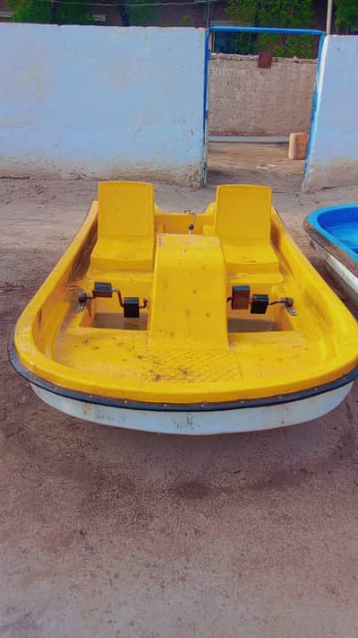 2-Seater Fiberglass Pedal Boat / Paddle Boat for Sale (Good Condition)