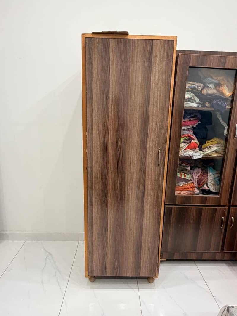 single door wardrobe 0
