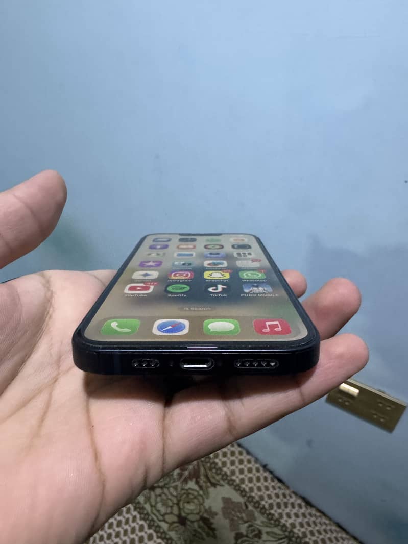 Apple iPhone 13 4