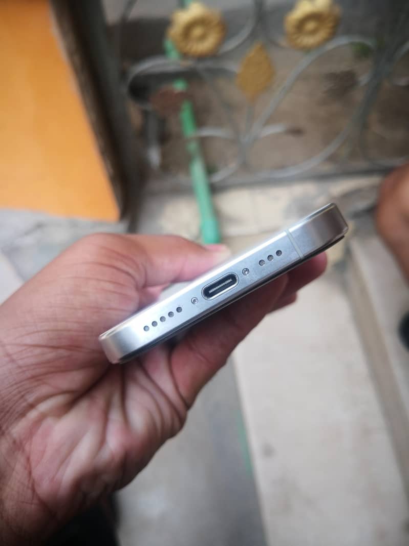 Apple iPhone 15 Pro 2