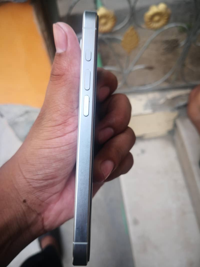 Apple iPhone 15 Pro 3