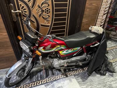 selling my brand new Honda CD 70