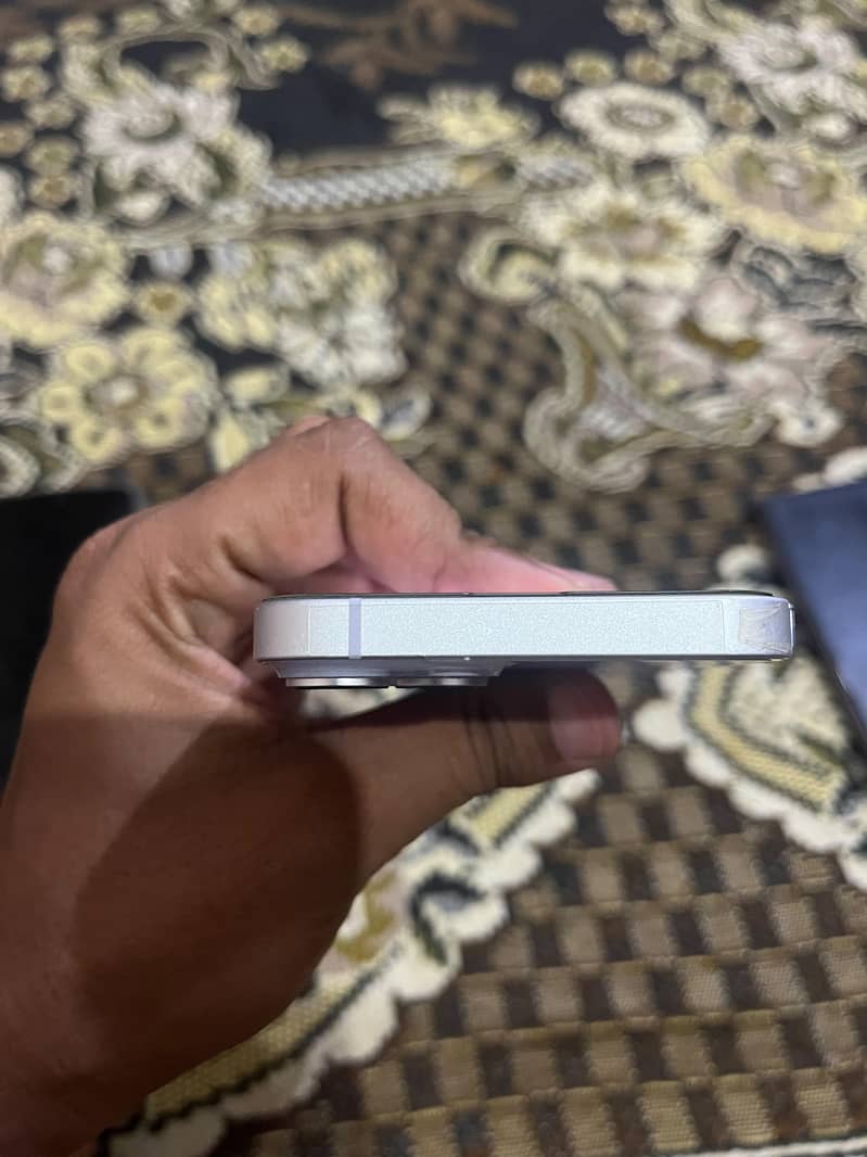 Apple iPhone 14 4
